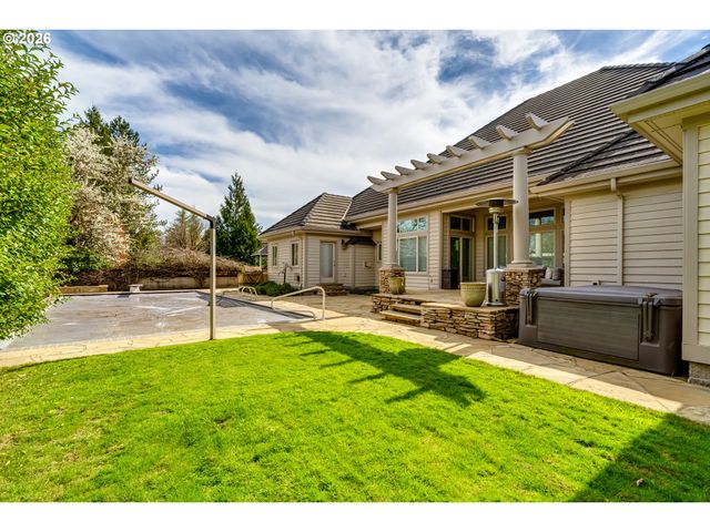 3247 LAKESIDE Dr, Eugene, OR 97401
