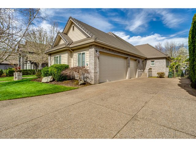 3247 LAKESIDE Dr, Eugene, OR 97401