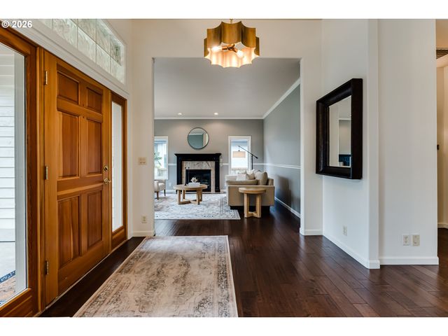 3247 LAKESIDE Dr, Eugene, OR 97401