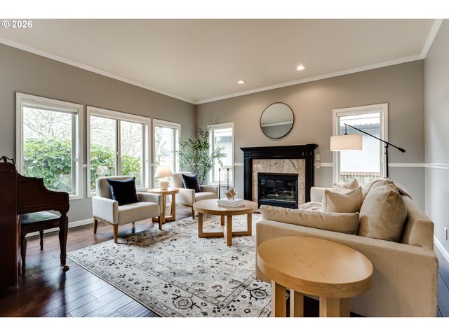 3247 LAKESIDE Dr, Eugene, OR 97401