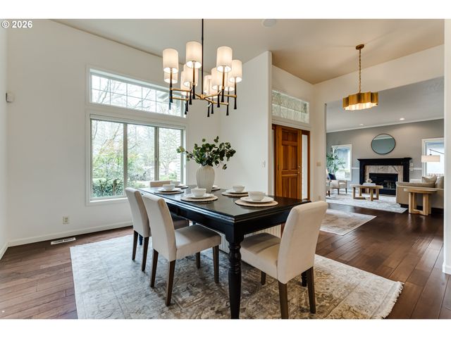 3247 LAKESIDE Dr, Eugene, OR 97401