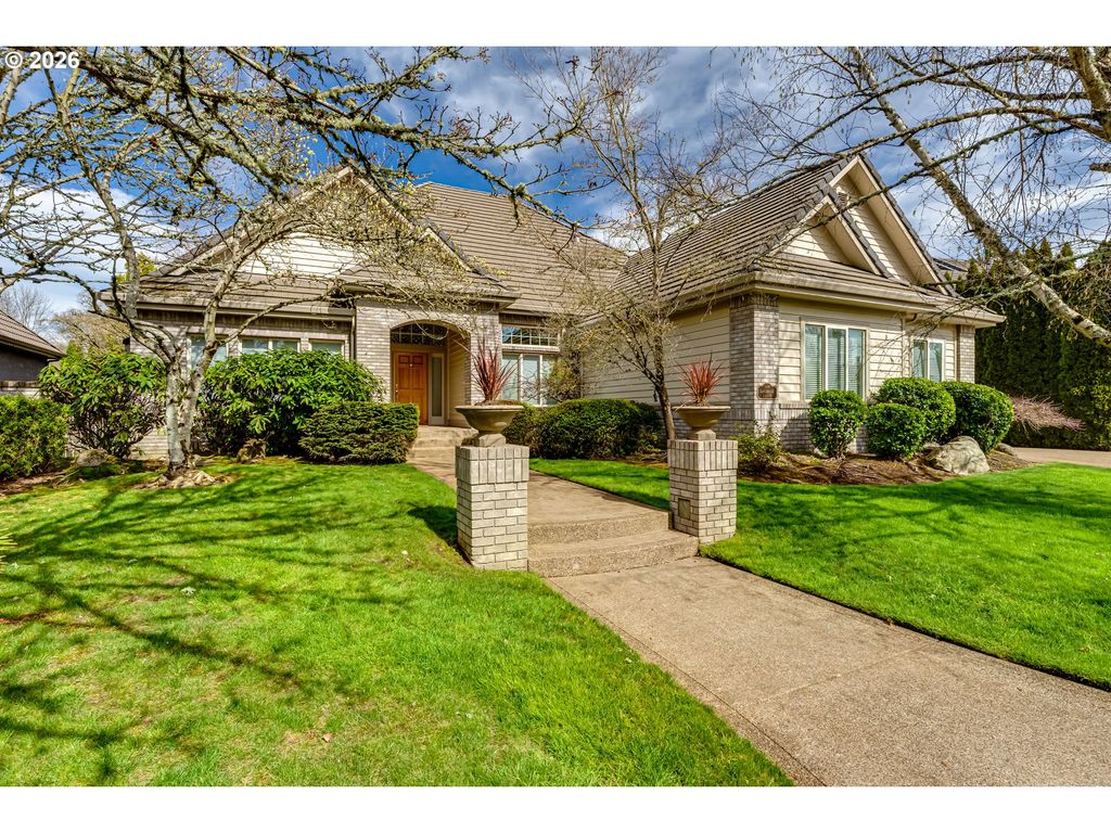 3247 LAKESIDE Dr, Eugene, OR 97401