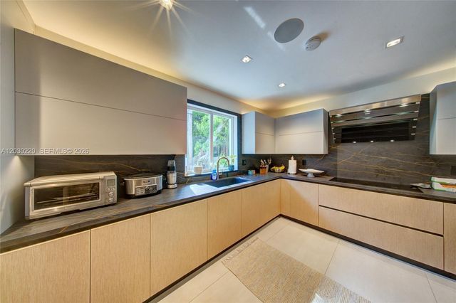 3508 Crystal View Ct 0, Miami, FL 33133