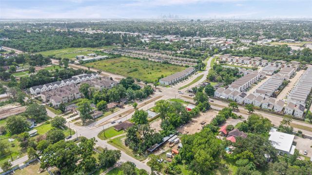 2203 Paul Quinn B Street, Houston, TX 77091