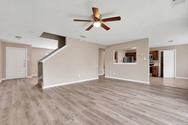 9214 Adams Hill, San Antonio, TX 78245