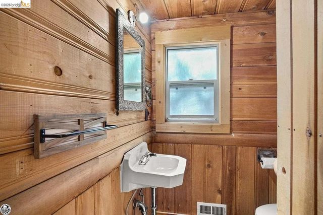 18441 Hillcrest Rd 18443 Hillcrest, Twain Harte, CA 95383