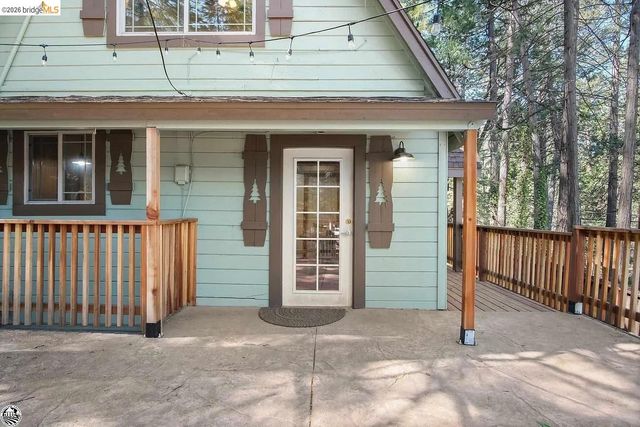 18441 Hillcrest Rd 18443 Hillcrest, Twain Harte, CA 95383