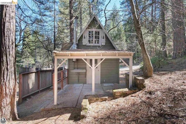 18441 Hillcrest Rd 18443 Hillcrest, Twain Harte, CA 95383