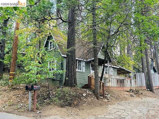 18441 Hillcrest Rd 18443 Hillcrest, Twain Harte, CA 95383