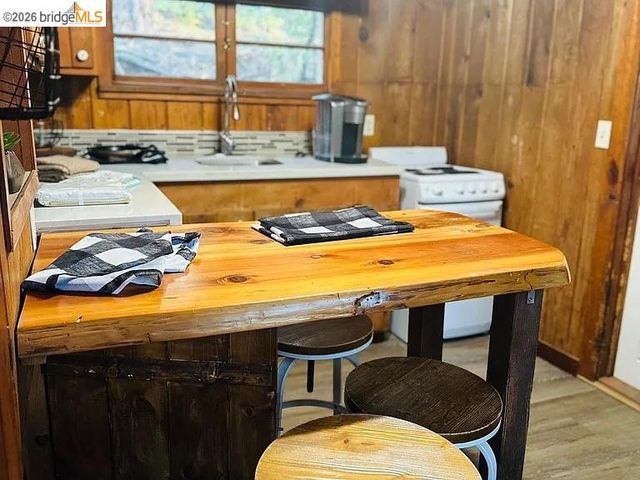 18441 Hillcrest Rd 18443 Hillcrest, Twain Harte, CA 95383