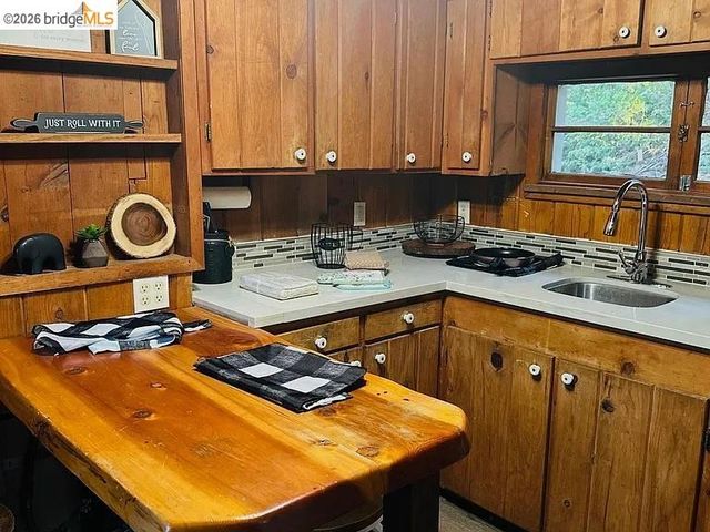 18441 Hillcrest Rd 18443 Hillcrest, Twain Harte, CA 95383