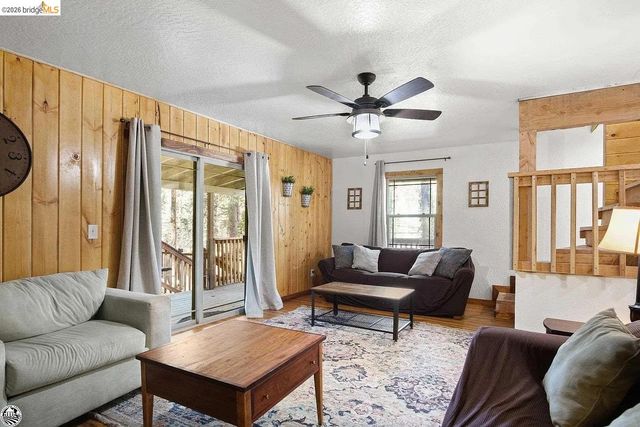 18441 Hillcrest Rd 18443 Hillcrest, Twain Harte, CA 95383