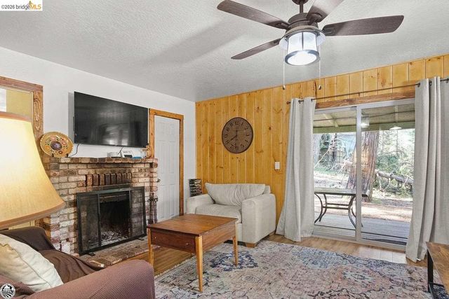 18441 Hillcrest Rd 18443 Hillcrest, Twain Harte, CA 95383