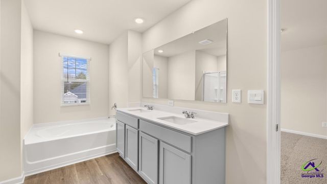 100 Planters Row Drive, Perry, GA 31069