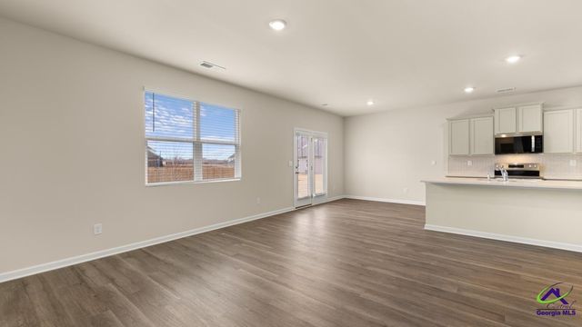 100 Planters Row Drive, Perry, GA 31069