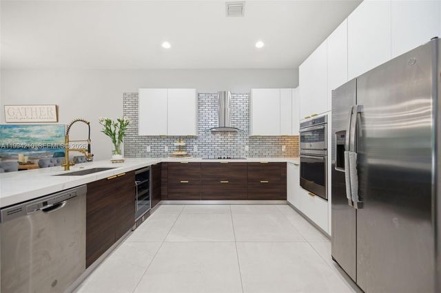 3242 SW 44th St, Dania Beach, FL 33312