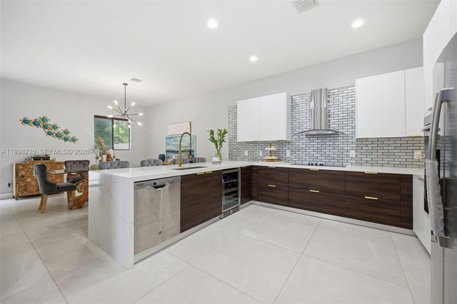 3242 SW 44th St, Dania Beach, FL 33312