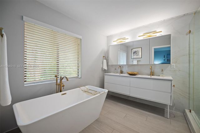 3242 SW 44th St, Dania Beach, FL 33312