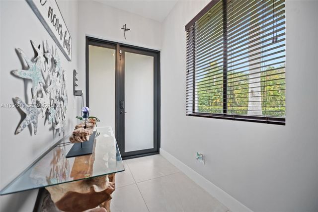 3242 SW 44th St, Dania Beach, FL 33312