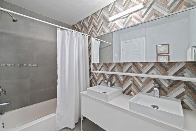 3242 SW 44th St, Dania Beach, FL 33312