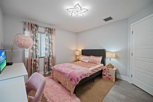 3242 SW 44th St, Dania Beach, FL 33312