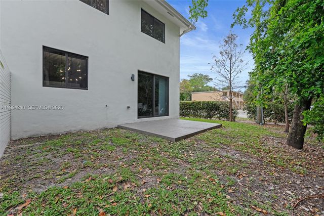 3242 SW 44th St, Dania Beach, FL 33312