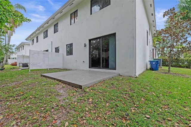 3242 SW 44th St, Dania Beach, FL 33312