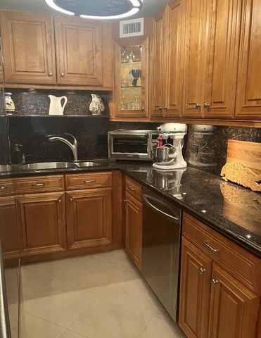 284 Grantham F, Deerfield Beach, FL 33442