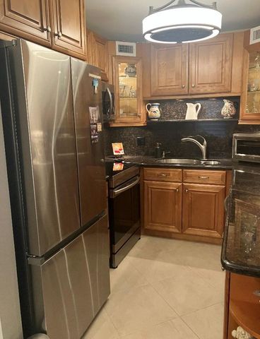284 Grantham F, Deerfield Beach, FL 33442