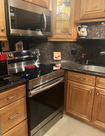 284 Grantham F, Deerfield Beach, FL 33442