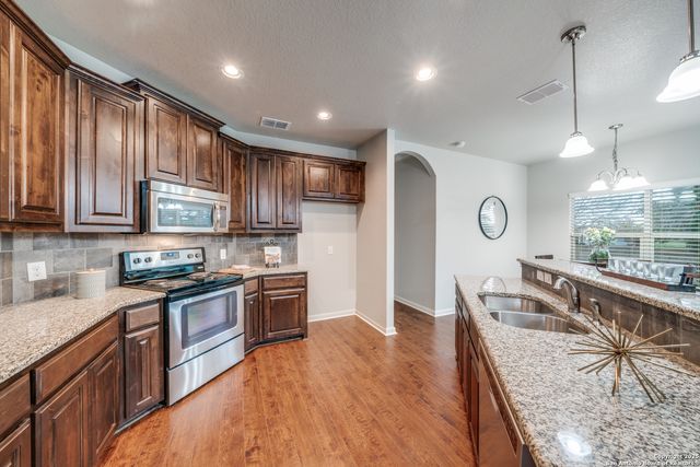 201 greenway, Seguin, TX 78155