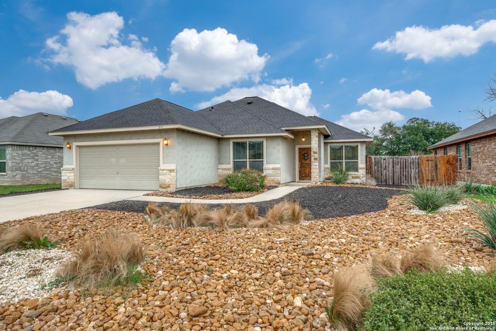 201 greenway, Seguin, TX 78155