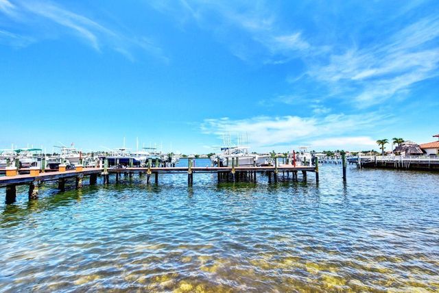 103 Yacht Club Way 104, Hypoluxo, FL 33462