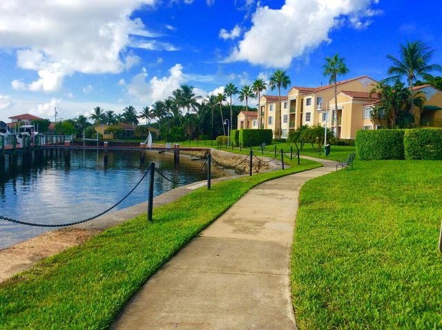 103 Yacht Club Way 104, Hypoluxo, FL 33462