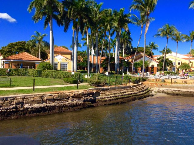 103 Yacht Club Way 104, Hypoluxo, FL 33462