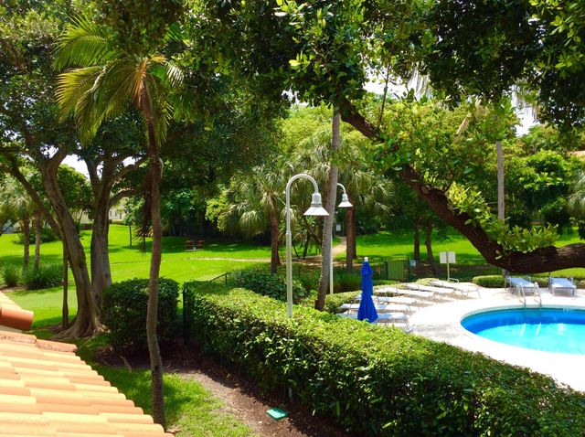 103 Yacht Club Way 104, Hypoluxo, FL 33462