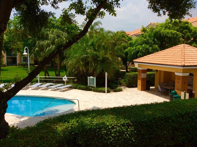 103 Yacht Club Way 104, Hypoluxo, FL 33462