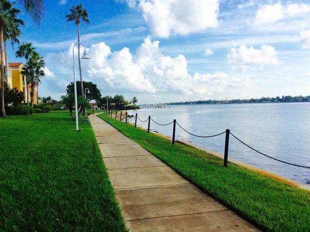 103 Yacht Club Way 104, Hypoluxo, FL 33462