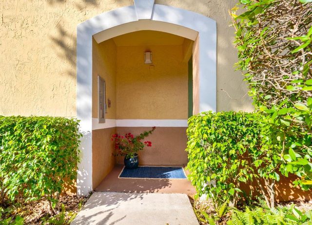 103 Yacht Club Way 104, Hypoluxo, FL 33462