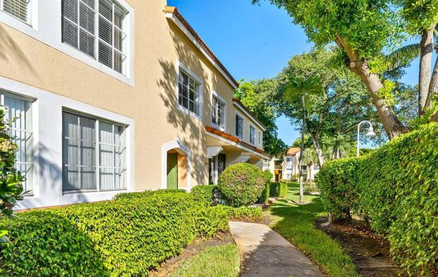 103 Yacht Club Way 104, Hypoluxo, FL 33462