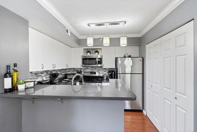 103 Yacht Club Way 104, Hypoluxo, FL 33462