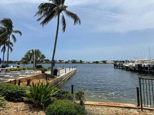 103 Yacht Club Way 104, Hypoluxo, FL 33462