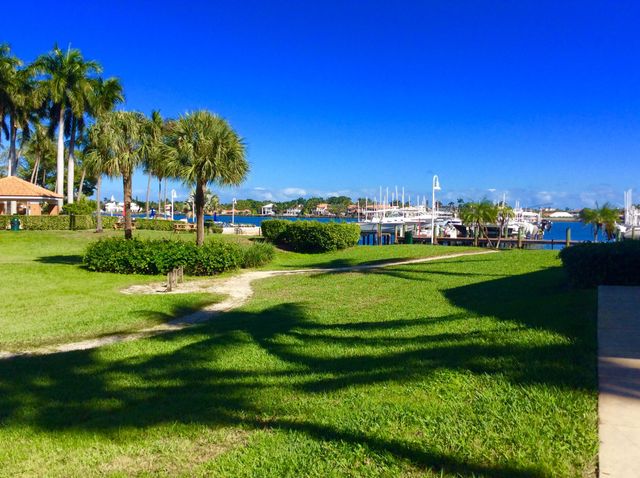 103 Yacht Club Way 104, Hypoluxo, FL 33462