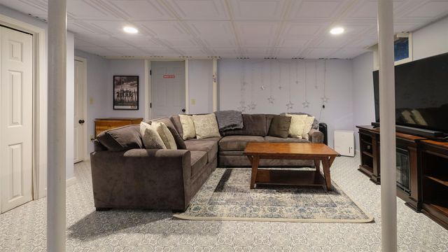 12 Plumley Avenue, Ludlow, VT 05149