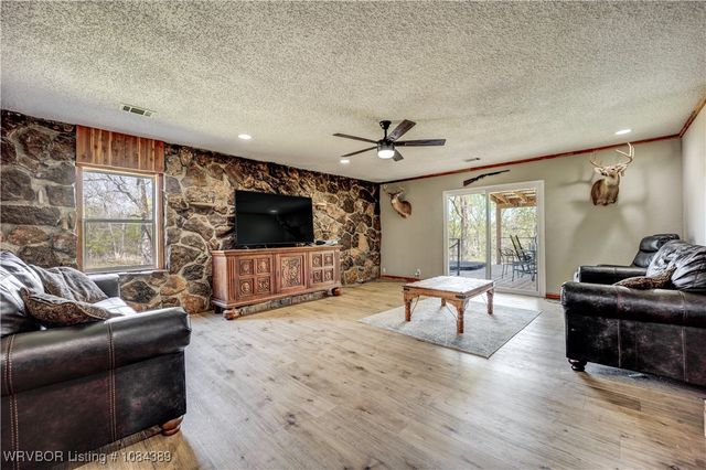 11117 N Highway 59, Cedarville, AR 72932