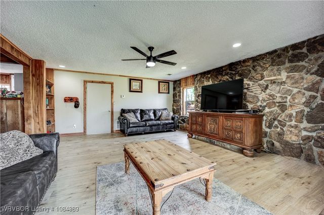 11117 N Highway 59, Cedarville, AR 72932