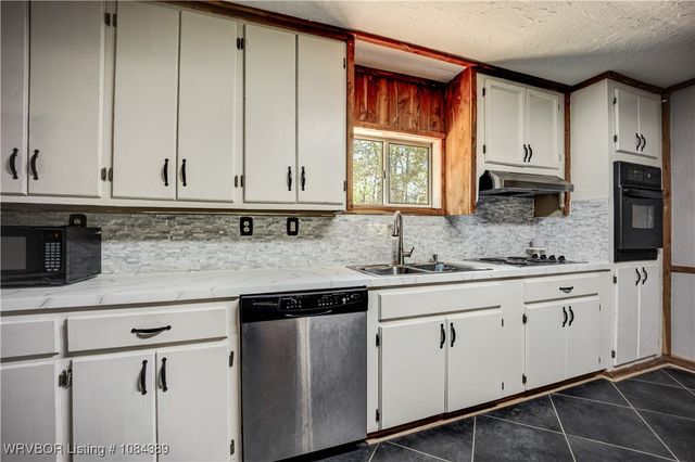 11117 N Highway 59, Cedarville, AR 72932