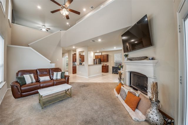 1924 Parkside Mews, Lancaster, TX 75146