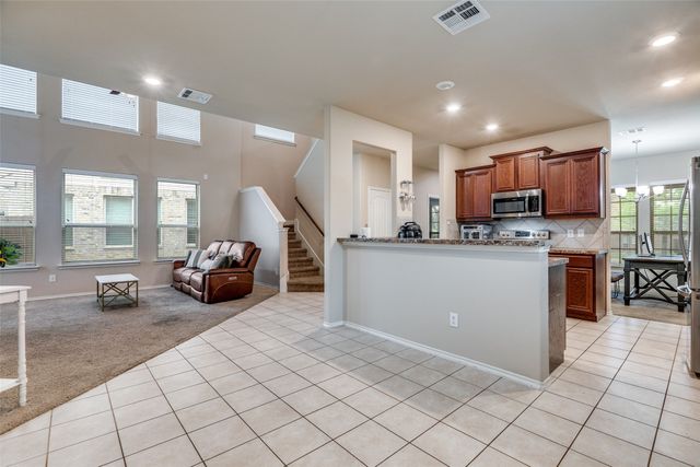 1924 Parkside Mews, Lancaster, TX 75146