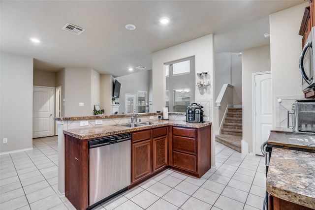 1924 Parkside Mews, Lancaster, TX 75146